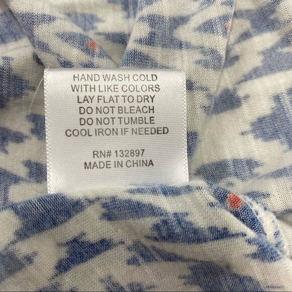 ROSE & OLIVE Blue sleeveless top size Small - Picture 6 of 6